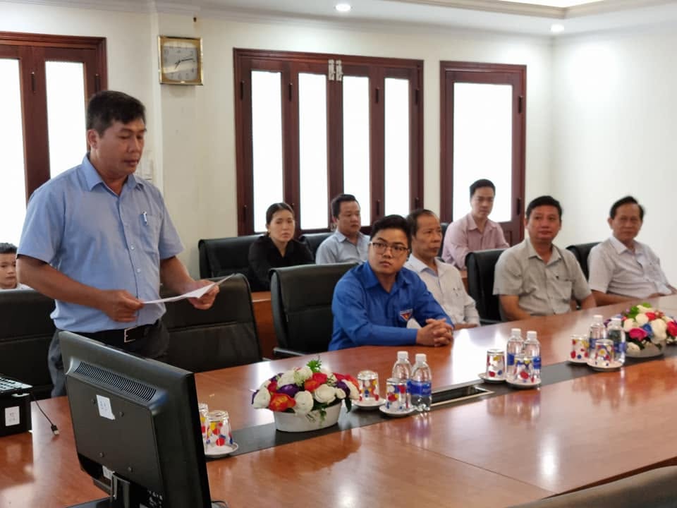 Xí nghiệp Toa xe Đà Nẵng tổ chức Lễ trao tặng máy tính từ chương trình “Cặp lá yêu thương”