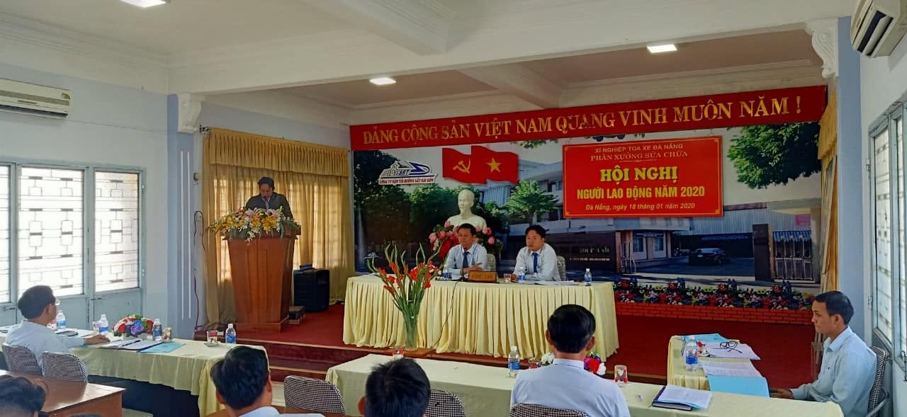 Xí nghiệp Toa xe Đà Nẵng tổ chức Hội nghị Người lao động năm 2020 và trao sổ tiết kiệm cho người lao động có hoàn cảnh khó khăn