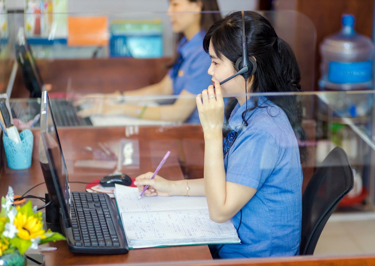 Tư vấn và bán vé qua tổng đài