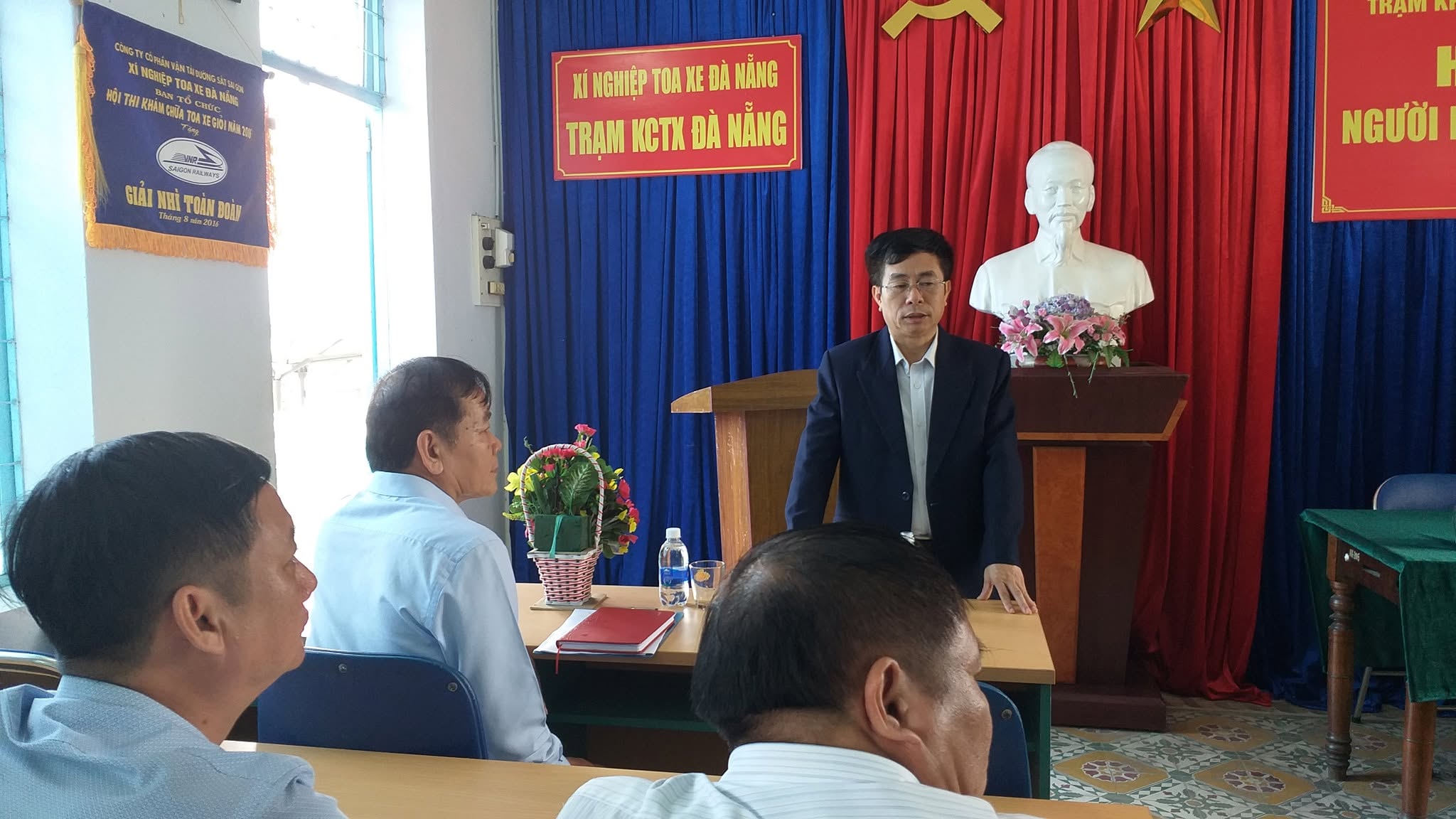 Phó Tổng Giám đốc Công ty Cổ phần Vận tải Đường sắt Sài Gòn thăm, chúc Tết cán bộ, công nhân viên Trạm Khám chữa toa xe Đà Nẵng 