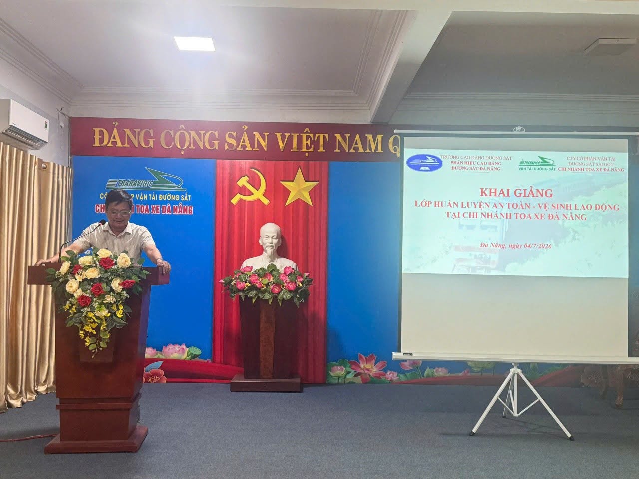 Chi nhánh Toa xe Đà Nẵng khai giảng lớp huấn luyện An toàn, vệ sinh lao động năm 2026